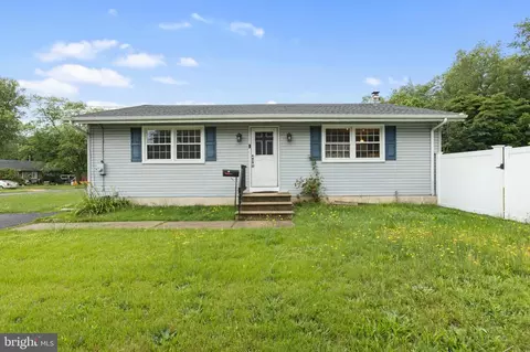 21 Jerrys Ave, Clayton, NJ 08312