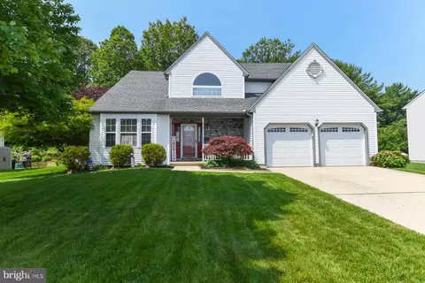 8 Greenwood Dr, Sewell, NJ 08080
