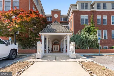 100 Aura Rd #204, Clayton, NJ 08312