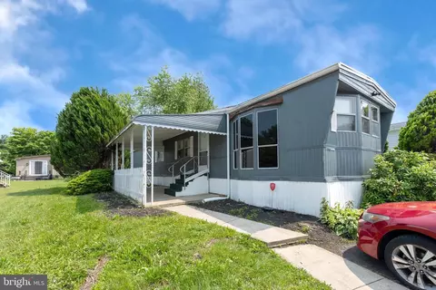 218 Eisenhower Dr, Williamstown, NJ 08094