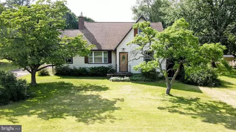 221 Swedesboro Rd, Gibbstown, NJ 08027