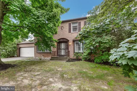 121 Rolling Acre Dr, Glassboro, NJ 08028