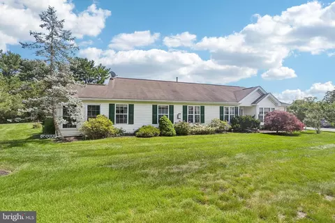 110 Maple Leaf Cir, Sewell, NJ 08080