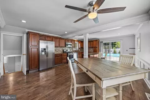 Entry Way - 505 Spruce Ave, Pitman, NJ 08071 photo 3 of 10