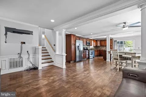 Entry Way - 505 Spruce Ave, Pitman, NJ 08071 photo 2 of 10