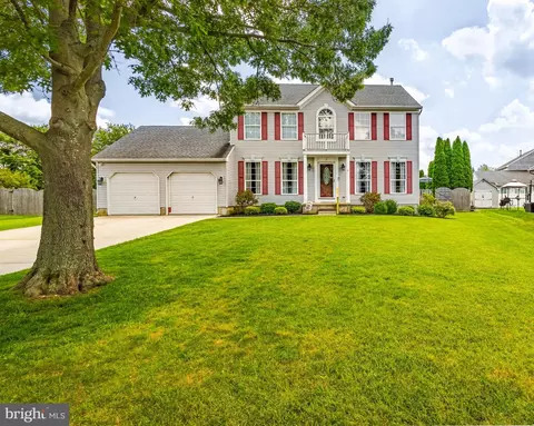 5 Lacy Ct, Clayton, NJ 08312