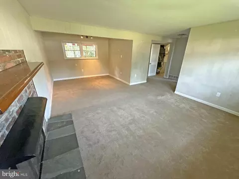 Living - 433 Edsam Ave, Pitman, NJ 08071 photo 3 of 3