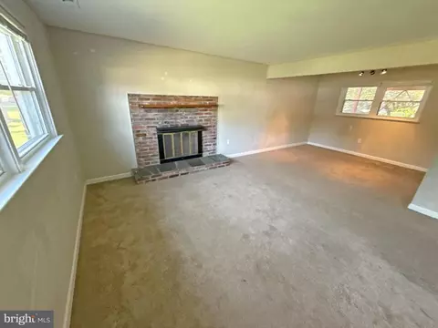 Living - 433 Edsam Ave, Pitman, NJ 08071 photo 2 of 3