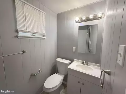 Bath - 433 Edsam Ave, Pitman, NJ 08071 photo 2 of 2