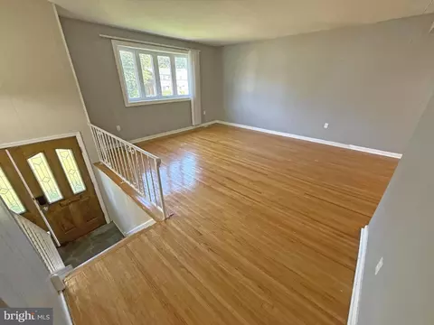 Living - 433 Edsam Ave, Pitman, NJ 08071 photo 1 of 3