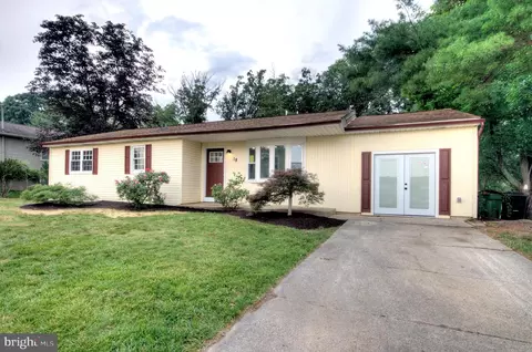 18 Mango Ct, Sicklerville, NJ 08081