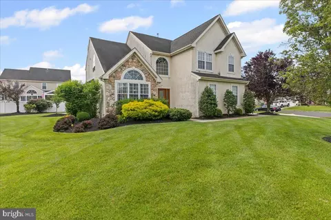 102 Windsor Dr, Swedesboro, NJ 08085