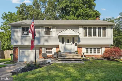 14 Bells Lake Dr, Turnersville, NJ 08012