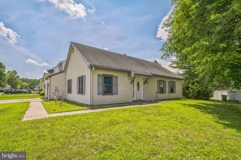 9 Adams St, Logan Township, NJ 08085