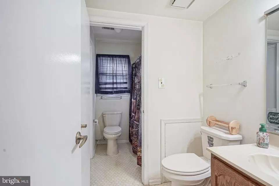 Entry Way - 144 Lakebridge Dr, Deptford, NJ 08096 photo 4 of 5