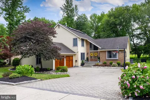 5 Saint Emilion Ct, West Deptford, NJ 08096