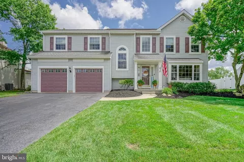 33 Olympia Ln, Sicklerville, NJ 08081