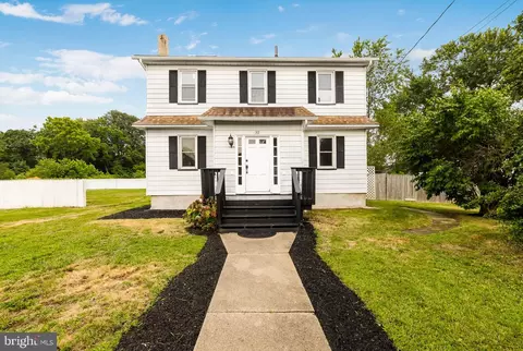 32 E Center St, Clayton, NJ 08312