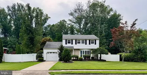 4 River Birch Rd, Turnersville, NJ 08012