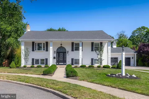 209 Phyllis Dr, Gibbstown, NJ 08027