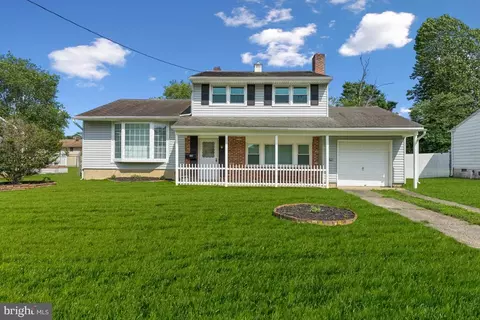 15 Nassau Ave, West Deptford, NJ 08096