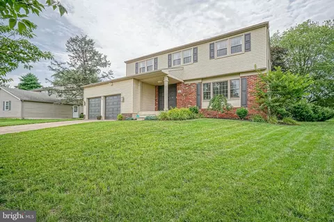 36 Norwich Dr, Sewell, NJ 08080
