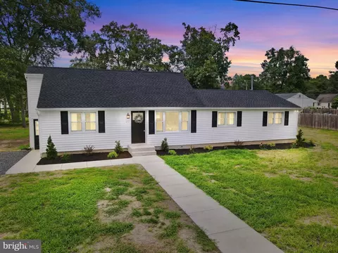 20 Fifth St, Franklinville, NJ 08322