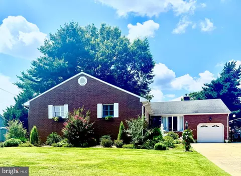 12 Hunter Dr, Newfield, NJ 08344