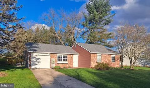 44 Hartford Rd, Sewell, NJ 08080