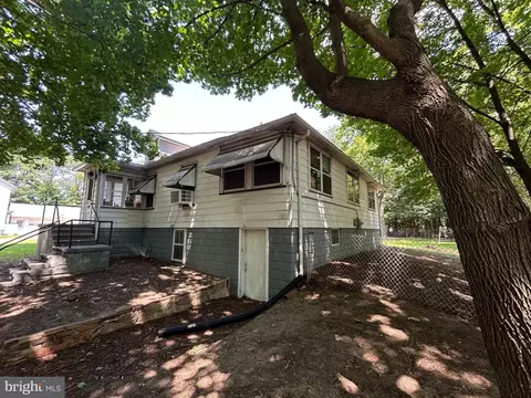 62 Main St, Bridgeport, NJ 08014