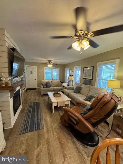 Living - 416 Wesley Ave, Pitman, NJ 08071 photo 3 of 4