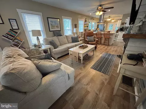 Living - 416 Wesley Ave, Pitman, NJ 08071 photo 2 of 4