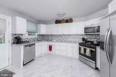 Kitchen - 178 Esplanade Ave, Pitman, NJ 08071 photo 1 of 2