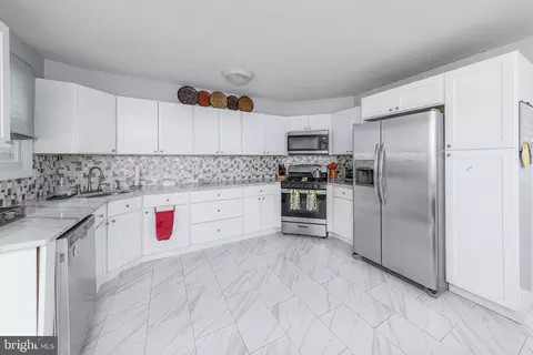 Kitchen - 178 Esplanade Ave, Pitman, NJ 08071 photo 2 of 2