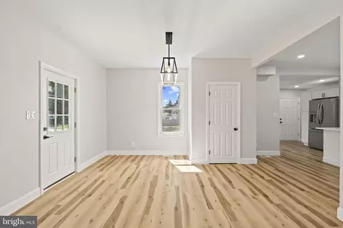 Entry Way - 163 E Holly Ave, Pitman, NJ 08071 photo 4 of 10