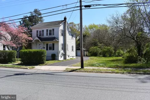 10 Grove St, Glassboro, NJ 08028