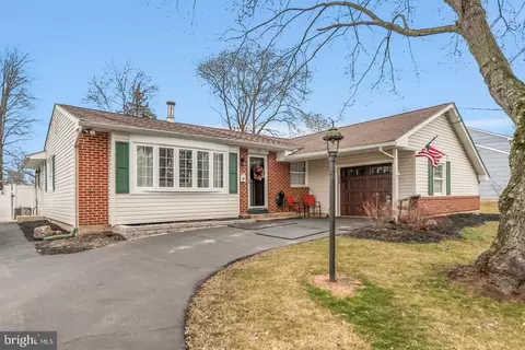 615 Lestershire Dr, Sewell, NJ 08080
