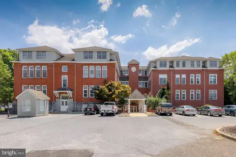 100 Aura Rd #301, Clayton, NJ 08312