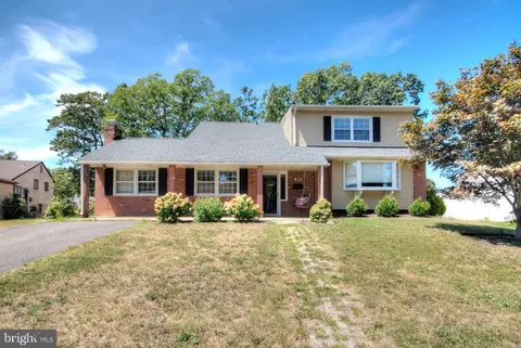 912 Cornwall Ter, Turnersville, NJ 08012
