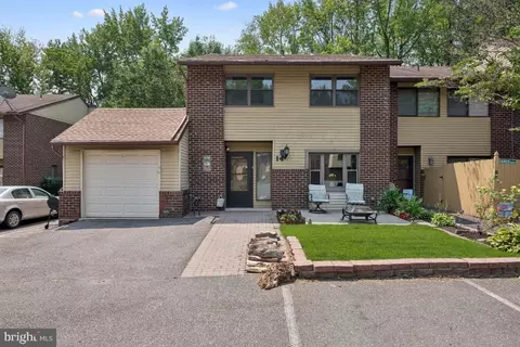 14 Laurel Ct, Woodbury, NJ 08096