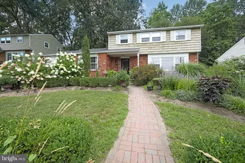 57 Bells Lake Dr, Turnersville, NJ 08012
