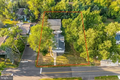 1066 Lexington Dr, Woodbury, NJ 08096