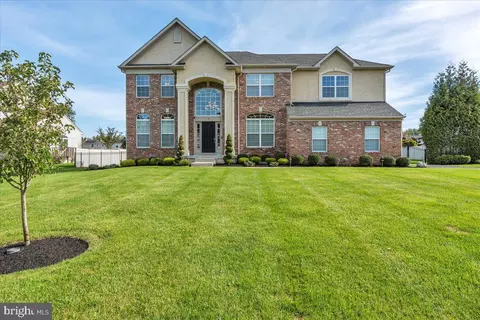 8 Elk Ct, Sewell, NJ 08080