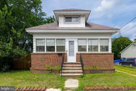 1738 Swedesboro Ave, Paulsboro, NJ 08066