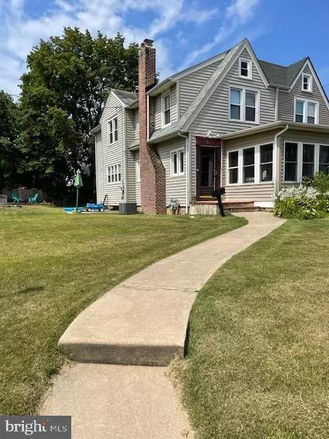 32 Linden Ave, Pitman, NJ 08071