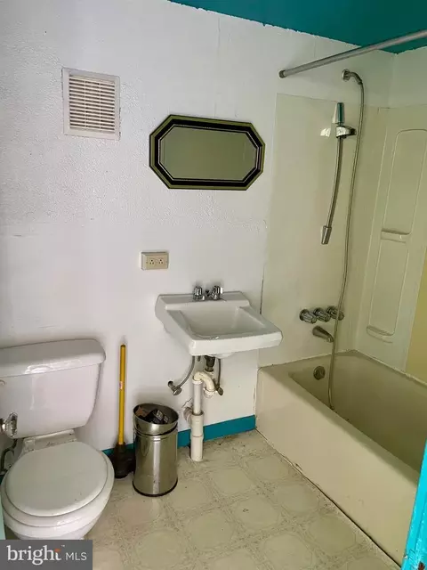 Bath - 32 Linden Ave, Pitman, NJ 08071 photo 2 of 2