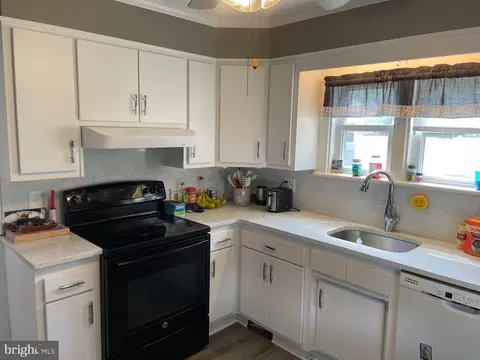 Kitchen - 32 Linden Ave, Pitman, NJ 08071 photo 1 of 6