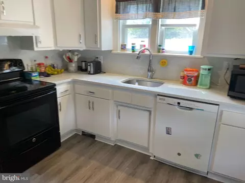 Kitchen - 32 Linden Ave, Pitman, NJ 08071 photo 2 of 6