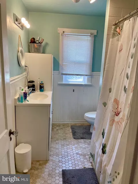 Bath - 32 Linden Ave, Pitman, NJ 08071 photo 1 of 2