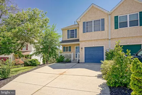 8 Meadow Ct, Sewell, NJ 08080